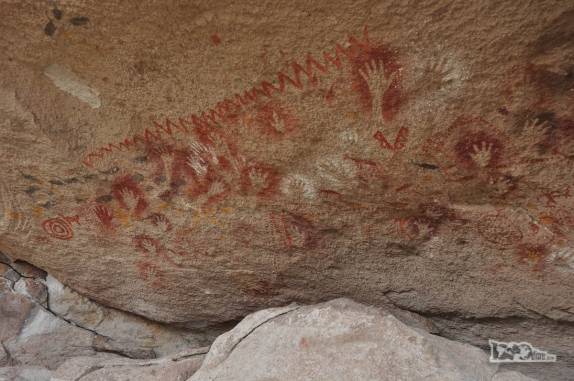 Além das mãos, também há pinturas abstratas (mais recentes) na Cueva de Las Manos, no sul da patagônia, na Argentina
